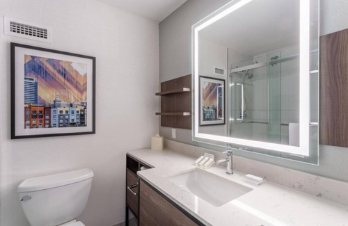 Emeryville Hotel | Spacious Good-Value Accommodation! Onsite Parking, Pet-Friendly Property