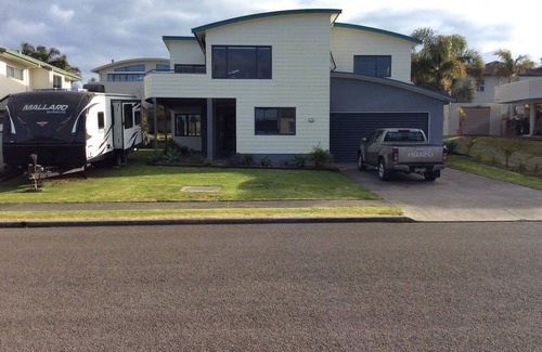 Ohope House | Spacious Harbourside Luxury