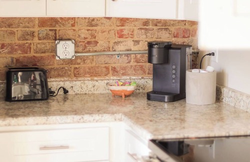 Bowling Green Apartment | Spacious, Historical Condo NEXT DOOR to WKU Campus