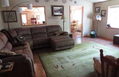 Nordman House | Spacious home -5 minute walk to beautiful Priest Lake