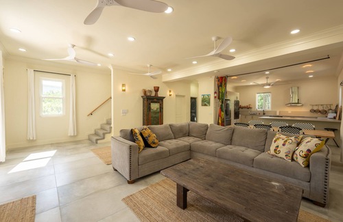 Green Turtle Cay House | Spacious home steps to Cocoa bay