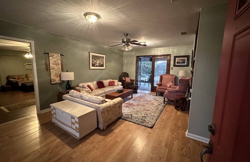 South Baton Rouge House | Spacious home. Close to LSU, shopping, hospitals, downtown. Pets welcome.