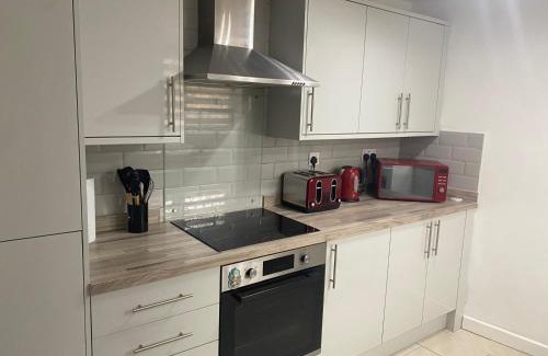 Harlow House | Spacious Home in Harlow Free Parking Sleeps 7