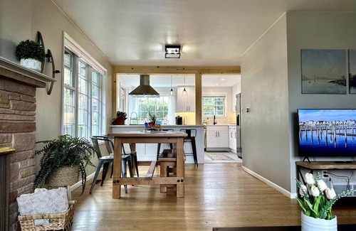 Southeast Magnolia House | *SPACIOUS HOME in Quiet Neighborhood - PET FRIENDLY!