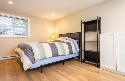 Saanich East House | Spacious Home-Like Suite (Upper)