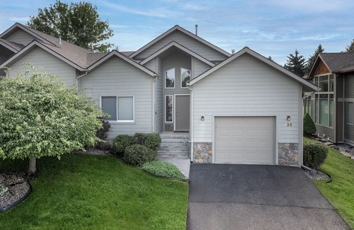 Bigfork House | Spacious home on golf course w/stunning views & fireplace - Colter Loop Golf Escape