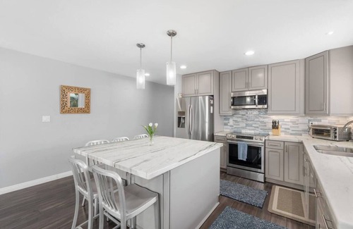 Bay Park House | Spacious Home Perfect for Work or Vacation