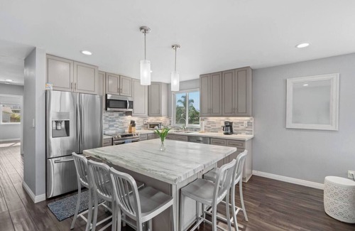 Bay Park House | Spacious Home Perfect for Work or Vacation
