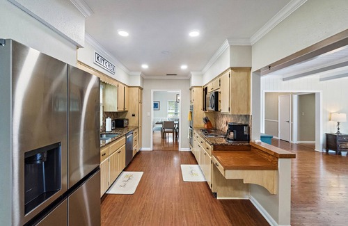 Clearwater House | Spacious HOME sleep 19+ - heated pool option and LAKE VIEW
