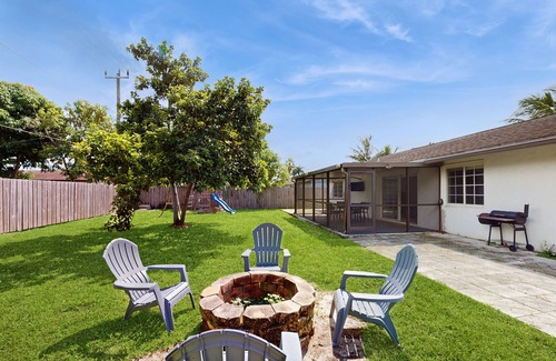 Lauderhill House | Spacious home with enclosed yard , fire pit and playground
