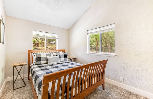 Murphys House | Spacious home with indoor & outdoor kitchens, a private pool, and free WiFi