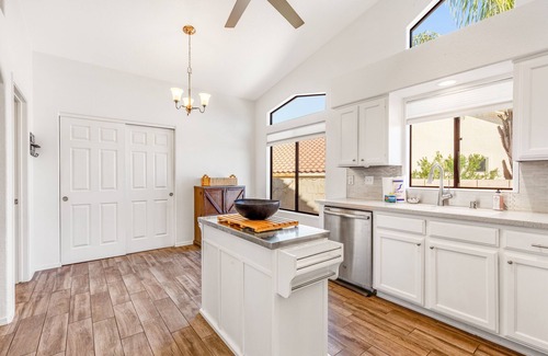 Oro Valley House | Spacious home with mountain views, grill, central air-conditioning, & free WiFi