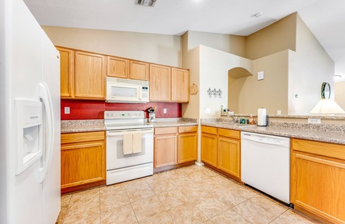 Rancho Mirage House | Spacious home with private heated pool with waterfall, putting green & firepit