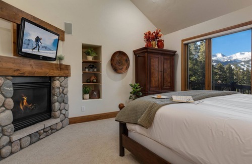 Forest Hills House | Spacious Home with Mountain Views + Hot Tub + Ski Shuttle - Mountain Joy