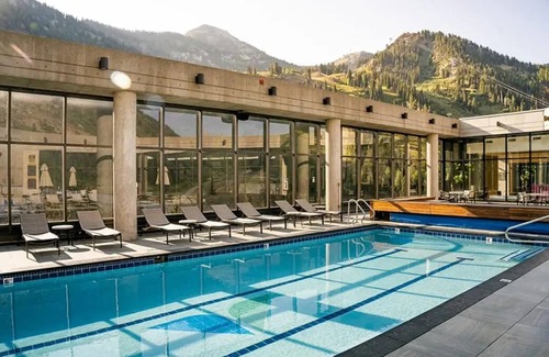 Salt Lake Mountain Resorts Hotel | Spacious hotel room at iconic Cliff Lodge in legendary Snowbird, Utah