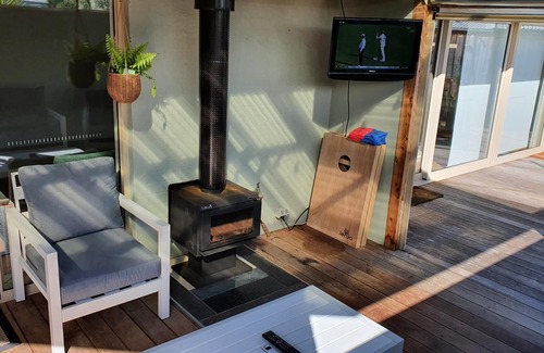 Torquay House | Spacious house, 400m to the beach, hot tub, air con, wood fires, big screen TVs