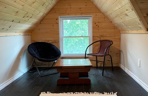 Peterborough House | Spacious house, 5 min walk to downtown- cafes, restaurants, and pubs