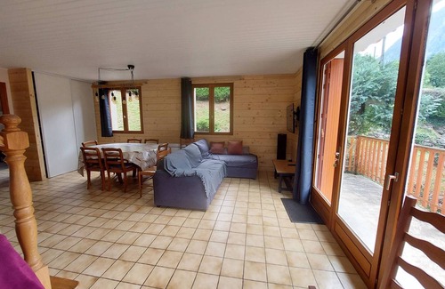 Cauterets House | Spacious House in Cauterets: 4 Bedrooms, Garage, No Pets