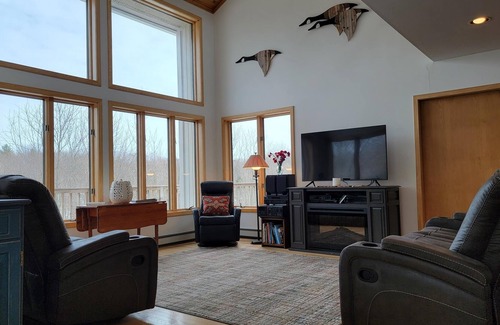 Cedar House | Spacious House near beaches, lakes, golf courses and wineries