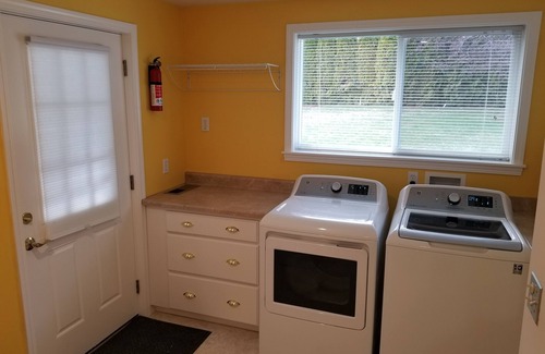 Peshastin House | Spacious House w/Nature View, Hot Tub, Gameroom