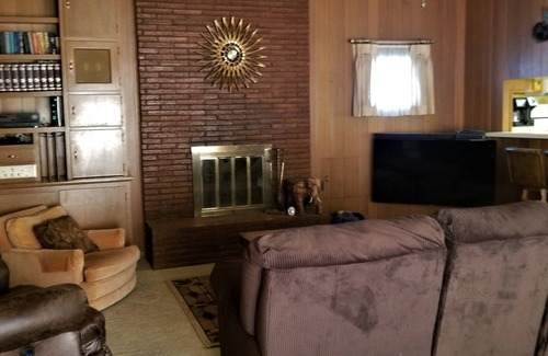 Breckenridge House | Spacious house with Wifi - only 10 minutes from Hubbard Lake.