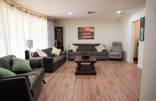 North Central Hollywood House | Spacious house with private pool, close to Hollywood Beach