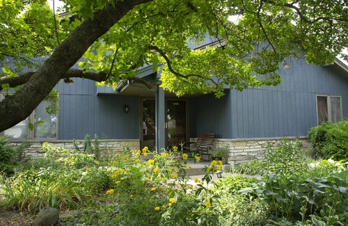 Milwaukee House | Spacious house, yard, hot tub & games — 1 mile to Downtown and the East Side