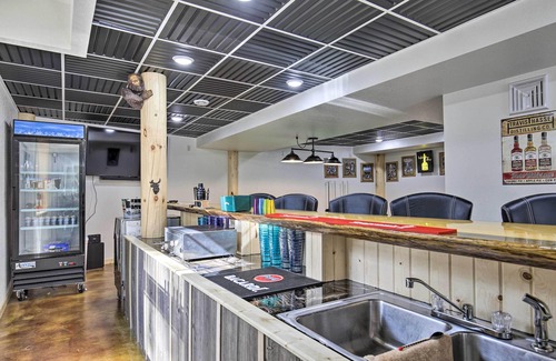 Hurley House | Spacious Hurley Home w/Game Room Near Lakes