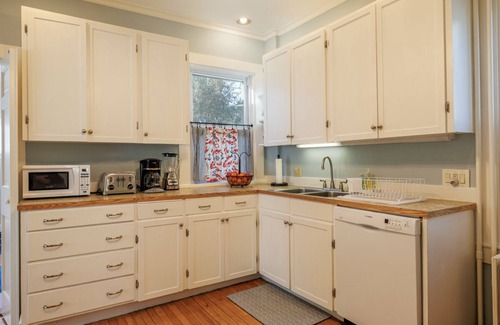 Bar Harbor Cottage | Spacious in-town cottage w/home office. Walk everywhere from your front steps.