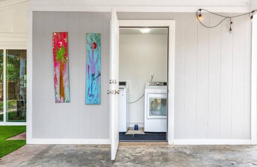 North Charleston House | Spacious Indigo BoHo bungalow in N. CHS