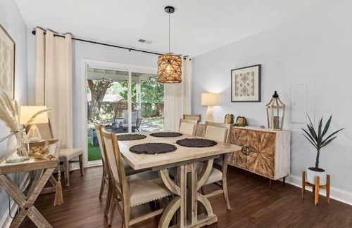 North Charleston House | Spacious Indigo BoHo bungalow in N. CHS