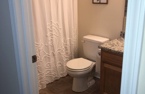 Bowling Green House | Spacious King Bead Mins From Downtown BG