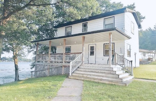 Finlayson Cabin | Spacious Lake home. Great for family/friends getaway. sleeps 10