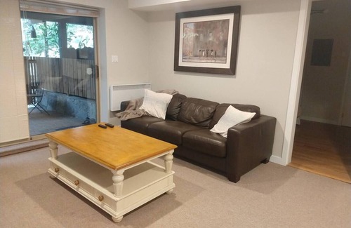 West Vancouver Apartment | Spacious, Light & Bright West Van Suite