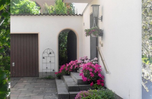 Neuendettelsau Apartment | Spacious, light-filled Apartments for 1-8 People, free WLAN, near Nuremberg