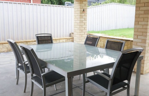 Littlehampton House | Spacious Littlehampton Lodge - 4 Bedroom Home with AC