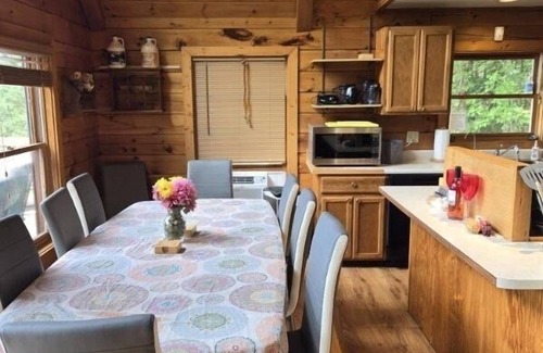 Glover Cabin | Spacious Log Cabin Perfect for Families and Pets