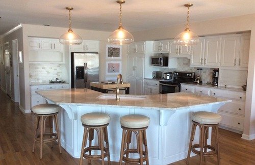 Prospect House | Spacious Louisville riverfront retreat, gorgeous fall view, Bourbon Trail.