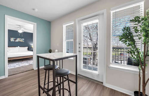 Pleasant Valley Apartment | Spacious Luxury Retreat: 4 BR/4 BA Oasis near DT