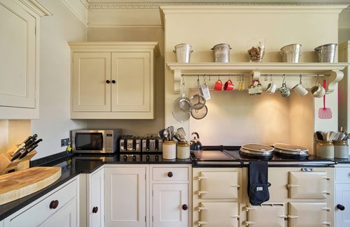 Limpley Stoke House | SPACIOUS LUXURY VICTORIAN COUNTRY HOUSE, STUNNING VIEWS NEAR BATH, Local Pub,