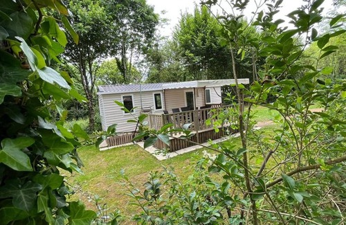 La Tessoualle House | Spacious mobile home for 6 with terrace and garden furniture