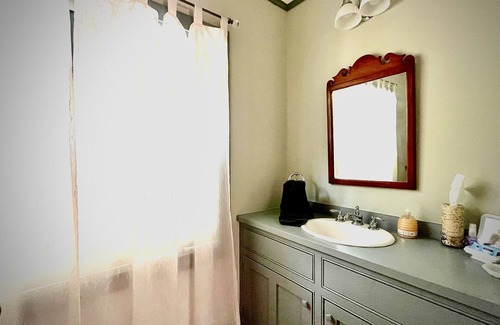 Barboursville Other | Spacious Modern farmhouse near CHO airport, weddings, wineries, national park!