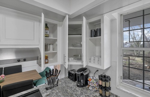 Columbus House | Spacious, Modern, Healing Home in Columbus