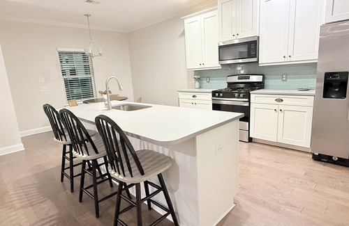 Charleston House | Spacious Modern Home Near Folly Beach