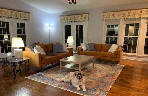 Lexington House | Spacious, modern home on a beautiful horse farm