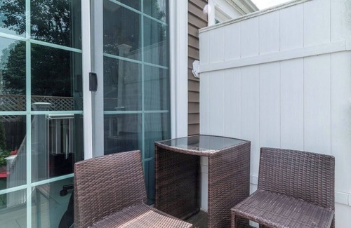 Everett Condo | Spacious Modern Luxury Duplex Near Boston & Cambridge - Free Parking