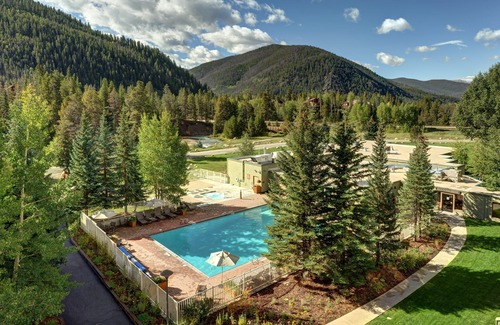 Lakeside Village Apartment | Spacious + Modern Mountain Room