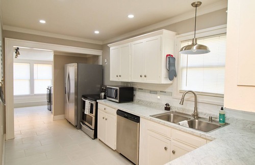 San Angelo House | ✔ Spacious & Modern + Pool Table + Great Location