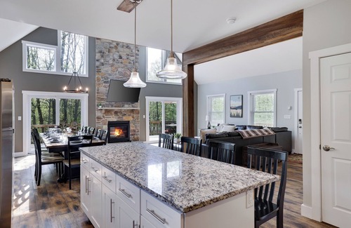 Jim Thorpe Ski Chalet | Spacious Mountain Chalet For Groups & Family Reunions with Pool & Lake Access!