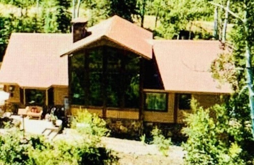 Carbondale Cabin | Spacious Mountain Getaway, Trails Rest